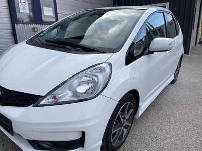 HONDA JAZZ 1.4 Executive CVT Becsületesnepper . SI