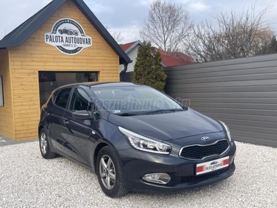 KIA CEE'D 1.4 CVVT EX Prémium Navigáció!