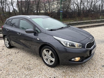 KIA CEE'D 1.6 GDI Limitált Prémium kivitel . benzines . szervizelt