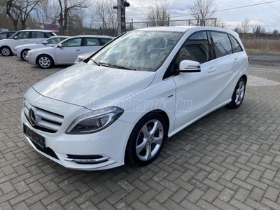 MERCEDES-BENZ B 180 BlueEFFICIENCY (Automata) PREMIUM.GYÁRI FÉNYEZÉS.NAVI.BI-XENON