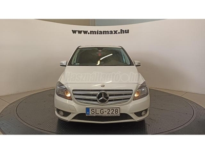 MERCEDES-BENZ B 180 CDI BlueEFFICIENCY szervizkönyves