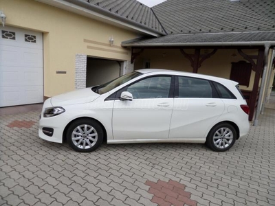 MERCEDES-BENZ B 180 d BlueEFFICIENCY Tolatókamera . Tempomat. 1 Tulajdonos