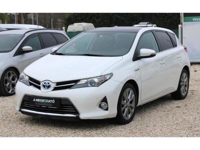 TOYOTA AURIS 1.8 HSD Lounge (Automata) 103e km. Panorámatető. Parkassist