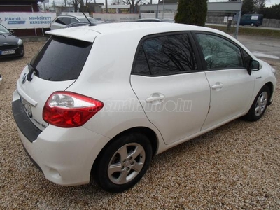 TOYOTA AURIS 1.8 HSD Sol (Automata) 129.000 KM. MAGYAR. SZERVIZK. TEMPOMAT. ÜLÉSFŰTÉS. SÉR.MENTES. TOLATÓRADAR