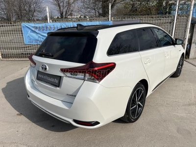 TOYOTA AURIS Touring Sports 1.8 HSD Live TSS (Automata) 2018 - tolatókamera - navigáció - vezetést támogató rendszerek FOGLALÓZVA