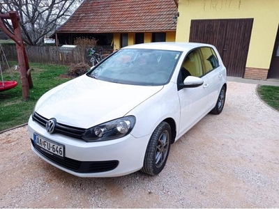 VOLKSWAGEN GOLF 1.6 TDi Trendline