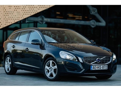 VOLVO V60 1.6 D DRIVe Momentum Friss műszaki. vezetett szervizkönyv