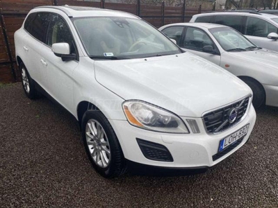 VOLVO XC60 2.4 D [D5] Momentum Geartronic