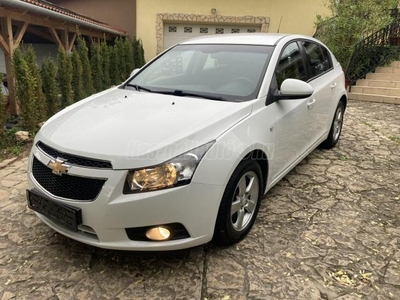 CHEVROLET CRUZE 1.6 LT Plus 125000KM SZERVIZKÖNYV