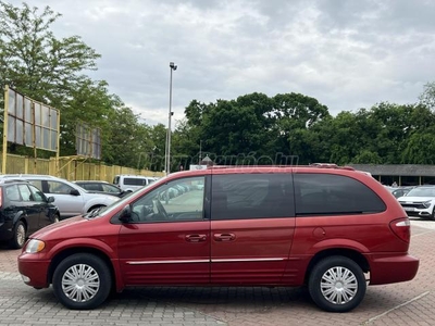 CHRYSLER TOWN & COUNTRY