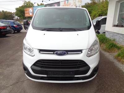 FORD TRANSIT Tourneo Custom 2.2 TDCi 300 SWB Trend Vezetett szervízkönyv