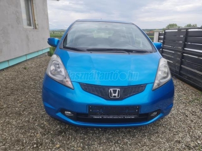 HONDA JAZZ 1.4 Elegance szervizkönyv.kevés km!