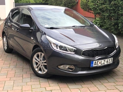 KIA CEE'D 1.6 GDI Limitált Szervízkönyv.LED menetfény.ülés-kormányfűtés.tempomat.parkradar.digitklíma.bluet