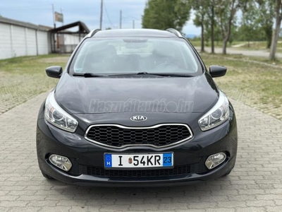 KIA CEE'D SW 1.6 GDI EX Prémium Navigáció - Fűtés csomag - Szervizkönyv - Sérülésmentes