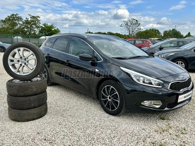 KIA CEE'D SW 1.6 GDI FIFA Prémium Gyári sér.mentes-Navi-Kamera-Félbőr-Digitklíma-Ülés és korm.fűtés-Vonóh.-Téli ke