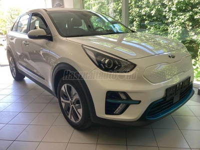 KIA NIRO e-Niro 39kWh Silver GARANCIÁLIS BEMUTATÓAUTÓ BALESETMENTES SZERVIZKÖNYVES