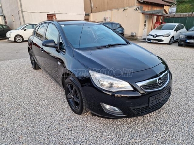 OPEL ASTRA J 1.4 Enjoy KLIMA UTOLSÓ PILLANTIG SZKÖNYV VÉGIG OPELBAN TEMPOMAT + TÉLI SZETT