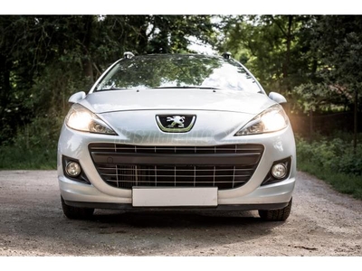 PEUGEOT 207 SW 1.6 HDi Active VÉGIG VEZETETT SZERVIZKÖNYV!!