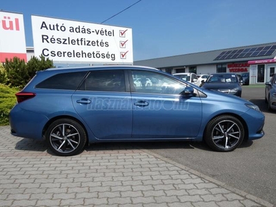 TOYOTA AURIS Touring Sports 1.6 Active MY17 Trend+ MO-I.. 1.TUL.. SZERVIZKÖNYV