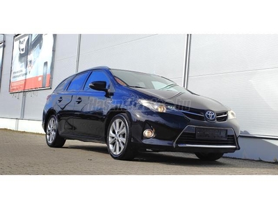 TOYOTA AURIS Touring Sports 1.8 HSD Active (Automata) /GYÁRIALUFELNI/2xDIGITKLIMA/TOLATÓKAMERA/TEMPOMAT/NAVI/SZERVIZKÖNYV