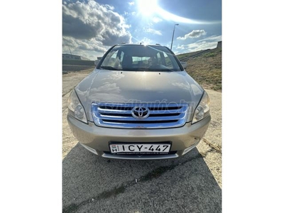 TOYOTA AVENSIS VERSO 2.0 D-4D