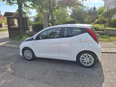 TOYOTA AYGO 1.0 x-play