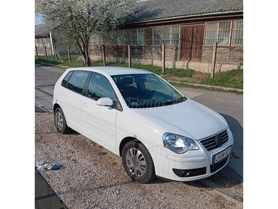 VOLKSWAGEN POLO IV 1.4 75 16V