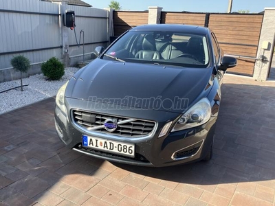 VOLVO V60 2.4 D [D5] Summum NAPFÉNYTETŐ//ÚJ KUPLUNG//ÚJ KETTŐSTÖMEGŰ//FULL FELRSZERELTSÉG