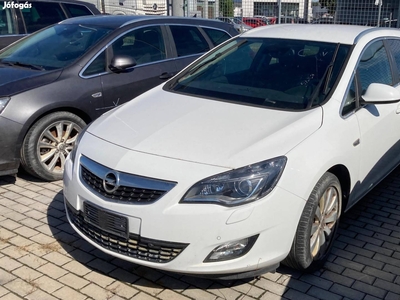 Opel Astra J Sports Tourer 1.4 T Cosmo Motor ne...