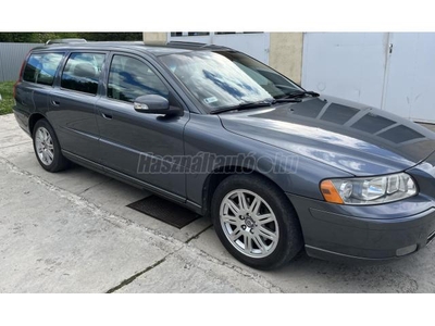 VOLVO V70 2.4 D [D5] Momentum Geartronic