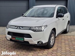 Mitsubishi Outlander 2.0 Mivec Invite 2WD Elegá...