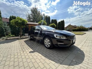 Volvo V60 2.0 D [D4] Kinetic Geartronic