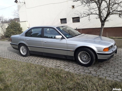 BMW 7-ES Sorozat