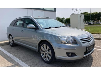 TOYOTA AVENSIS 2.0 D-4D Sol Gyári fény//Kevés km//Tolatókamera//Tempomat