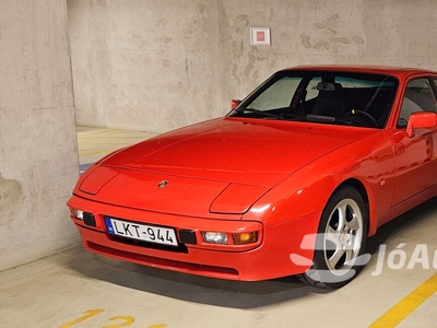 PORSCHE 944