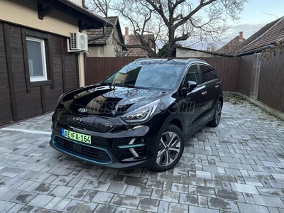 KIA NIRO e-Niro 64kWh Platinum Hőszivattyús/magasan felszerelt