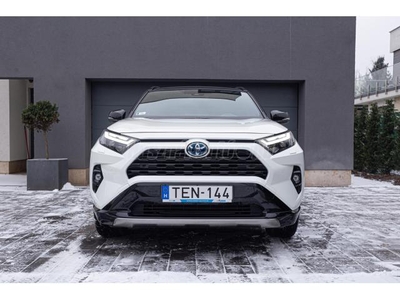 TOYOTA RAV 4 2.5 l SELECTION Hybrid Dynamic Force e-CVT AWD/4x4/ + Skyview/napfénytető/+4DB 1