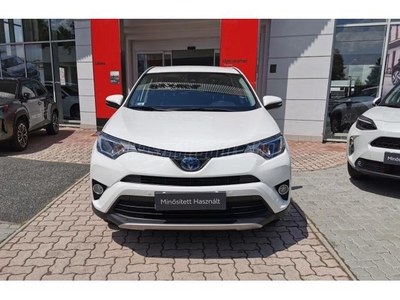 TOYOTA RAV 4 Rav4 2.5 Hybrid Active MY18 2WD e-CVT MO-i. végig vezetett szervizkönyv. 2 év Toyota Minősített Használt garancia