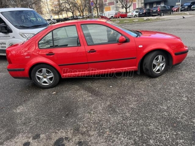 VOLKSWAGEN BORA 1.4 Trendline