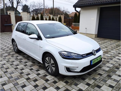 VOLKSWAGEN GOLF e-Golf LED!VIRTUAL!NAGY AKSI!GAR KM!ÜLÉSFŰTÉS!ALUFELNI!KEYLESS-GO!TÁVOLSÁGTARTÓ!