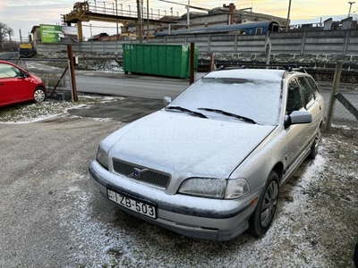 VOLVO V40 2.0