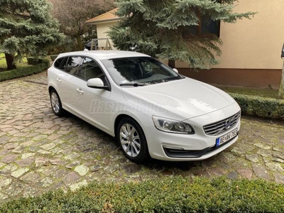 VOLVO V60 2.0 D [D3] Momentum