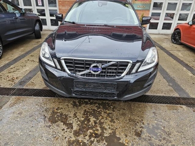 VOLVO XC60 2.0 T Momentum Powershift FWD