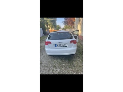 AUDI A3 1.6 TDI e Attraction DPF