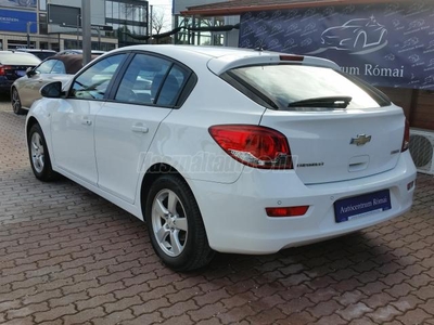 CHEVROLET CRUZE 1.6 LT 1. Tulaj. TEMPOMAT. PARKRADAR. ALUFELNI. KÖDLÁMPA