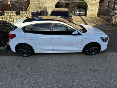 FORD FOCUS 1.5 TDCI ST-Line Black