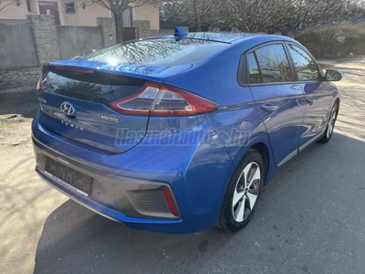 HYUNDAI IONIQ electric Comfort Navi (Automata) 1 TULAJ. SZERVIZKÖNYV