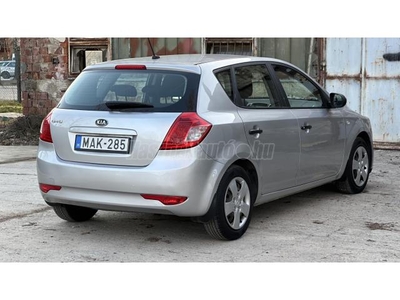 KIA CEE'D 1.4 LX Magyar autó. vezetett szervizkönyv. alacsony KM futás!!!