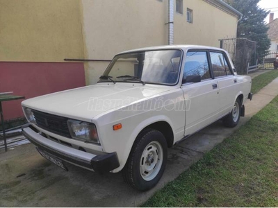 LADA 2105 Szedán