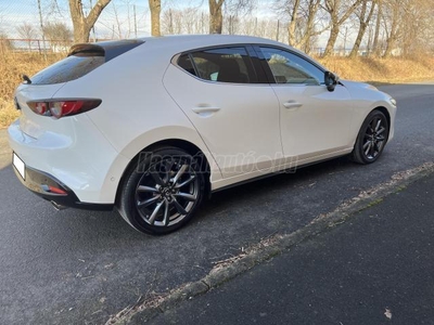 MAZDA 3 Hatchback 2.0 Skyactiv Plus Led-Navi-ÜlésFűtés-KormányFűtés-HeadUpDisplay-BoseHifi